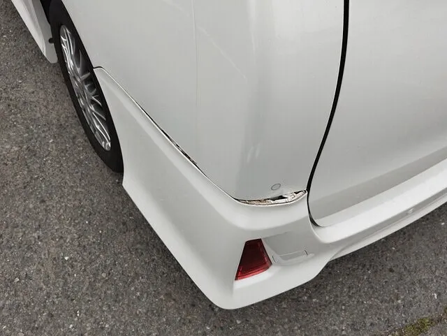 ヴォクシーZWR80 左リアバンパーの板金塗装・事故修理｜横浜市都筑区 ケービーエス