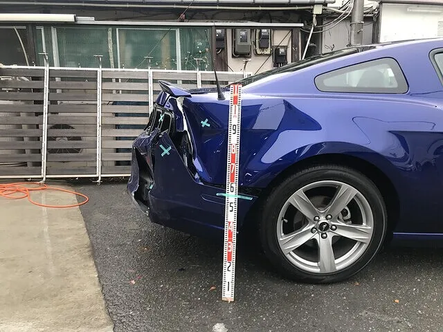 マスタング右リヤフェンダー大破損の板金塗装・事故修理｜横浜市都筑区 ケービーエス