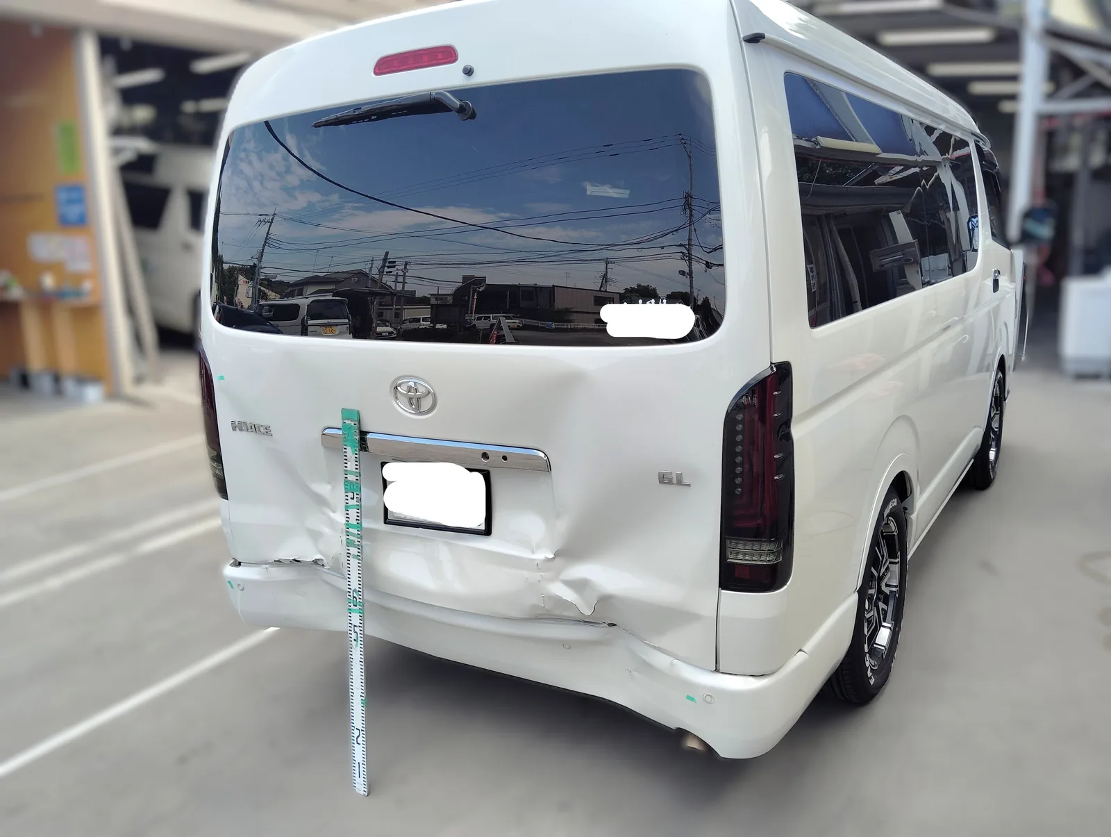 トヨタ ハイエース リヤゲート交換・リヤフロア板金｜横浜市都筑区 ケービーエス