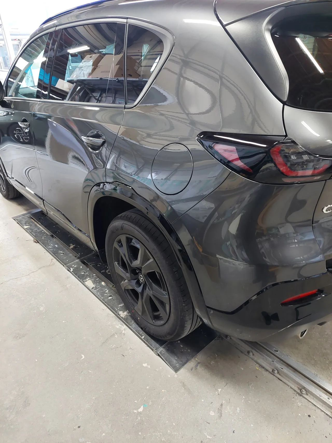 完成。CX-5を左後ろから