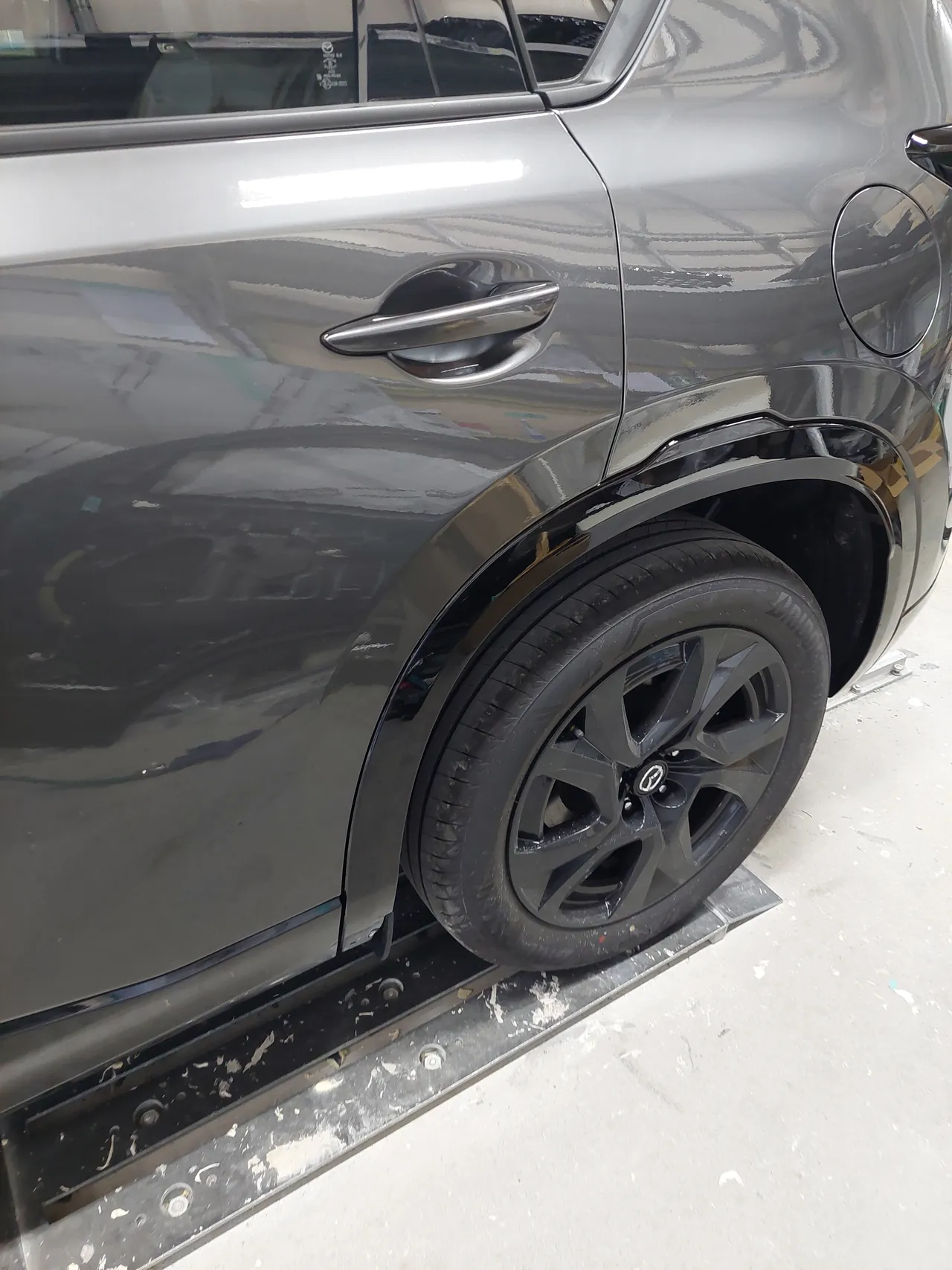 完成。CX-5のアーチモールまわり