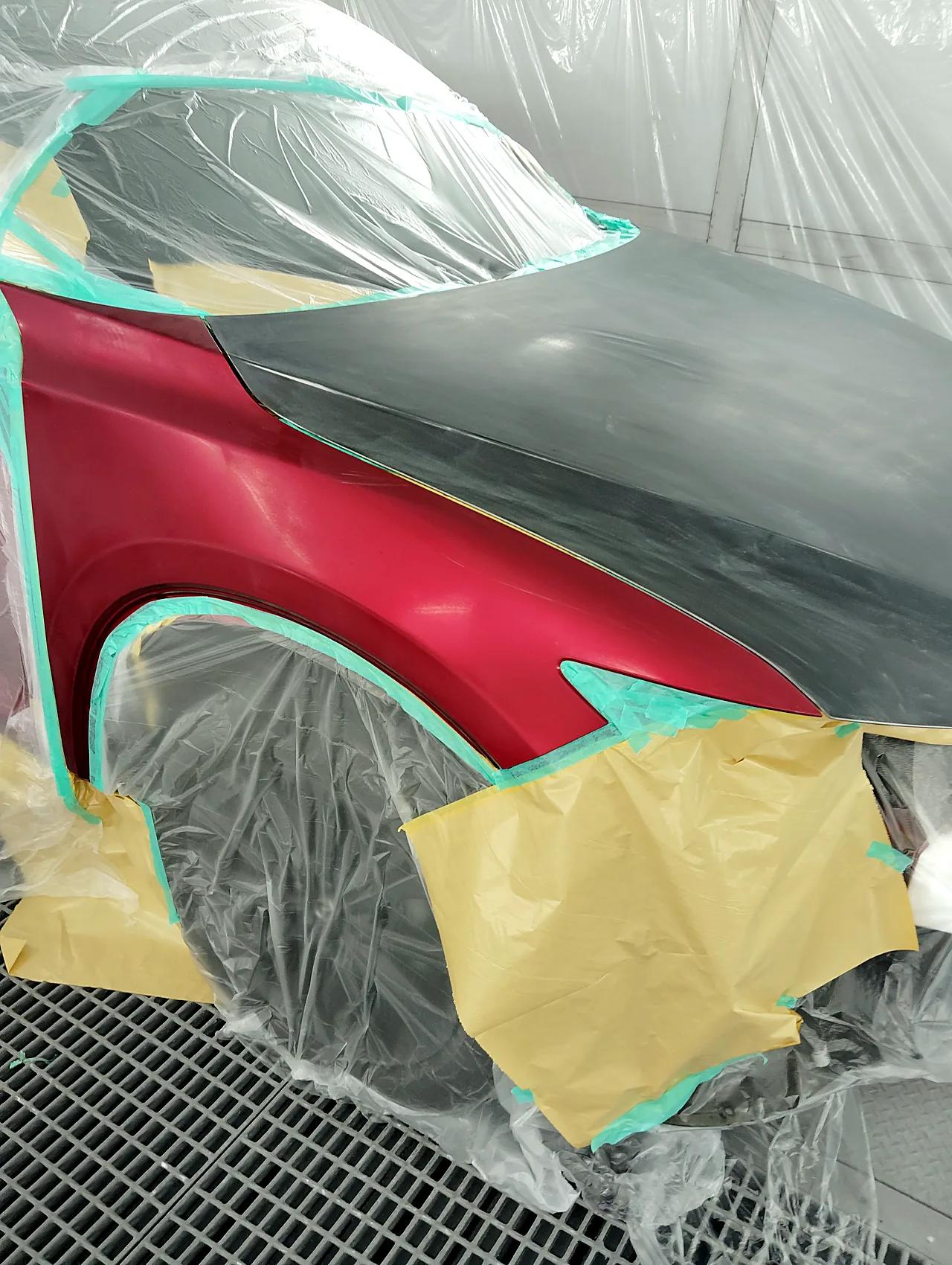 CX-8 塗装前の新品ボンネットと右フロントフェンダー