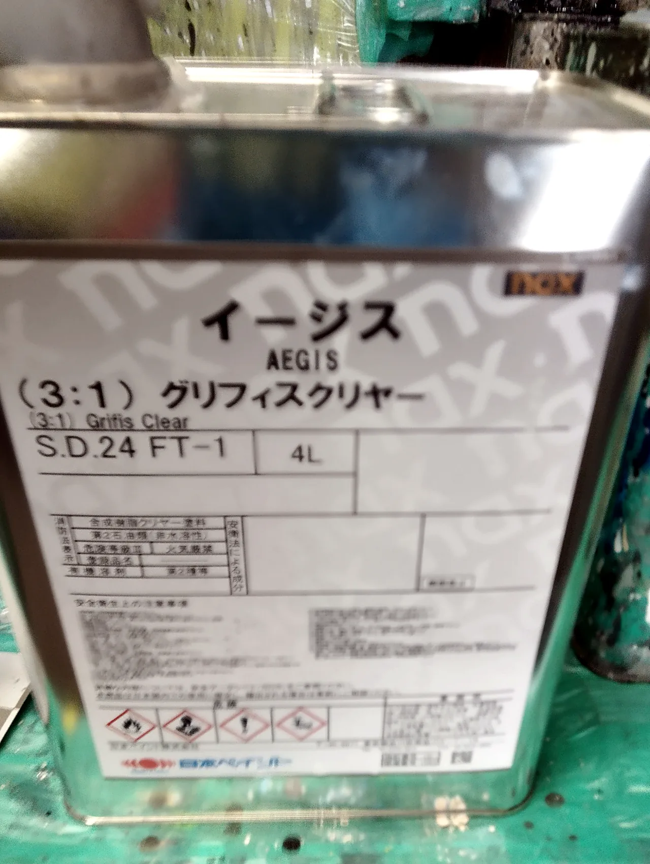塗装に使ったクリヤー 日本ペイント「イージス」の缶