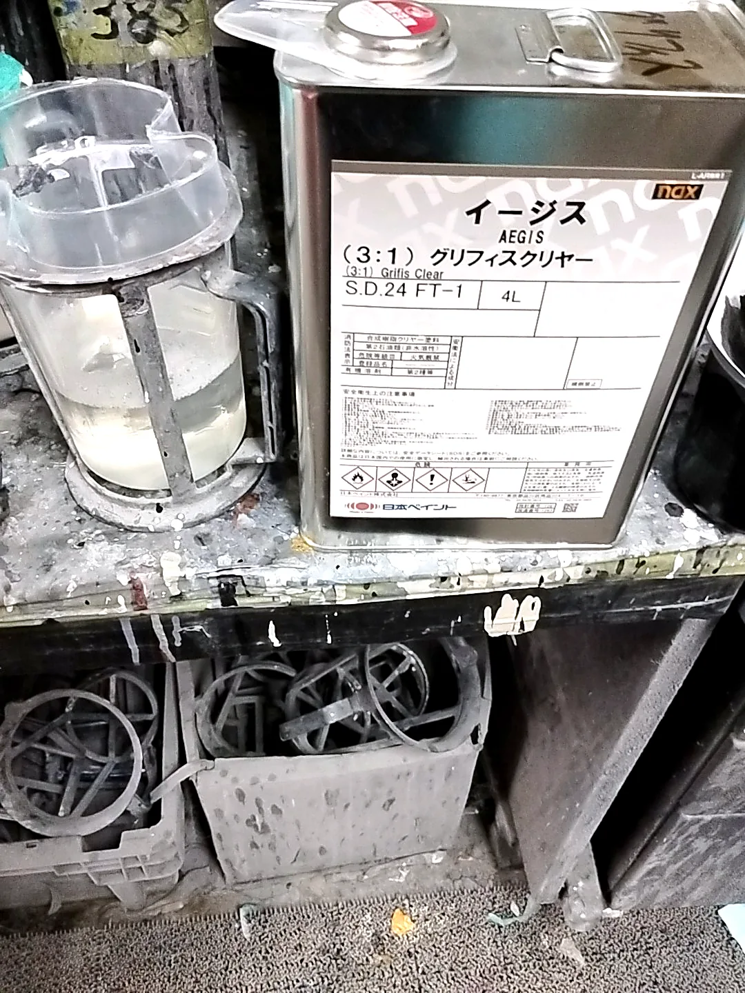 30系アルファードの黒の上に重ねたクリヤー。缶のラベルは nax イージス（3:1）グリフィスクリヤー