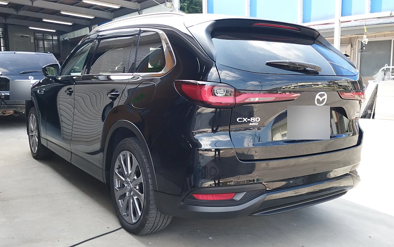 修理後のマツダ CX-80を左後ろの斜めから(完成)