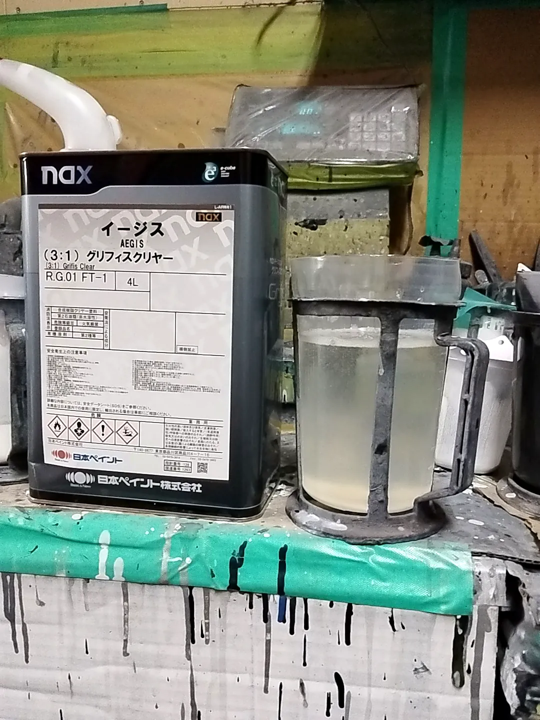仕上げに使ったクリヤーの缶（日本ペイントの nax イージス（3:1）グリフィスクリヤー）