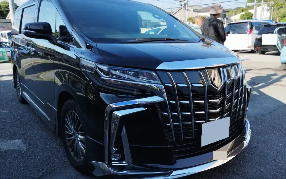 アルファードの実車。お預かりしたときの状態(右前から)