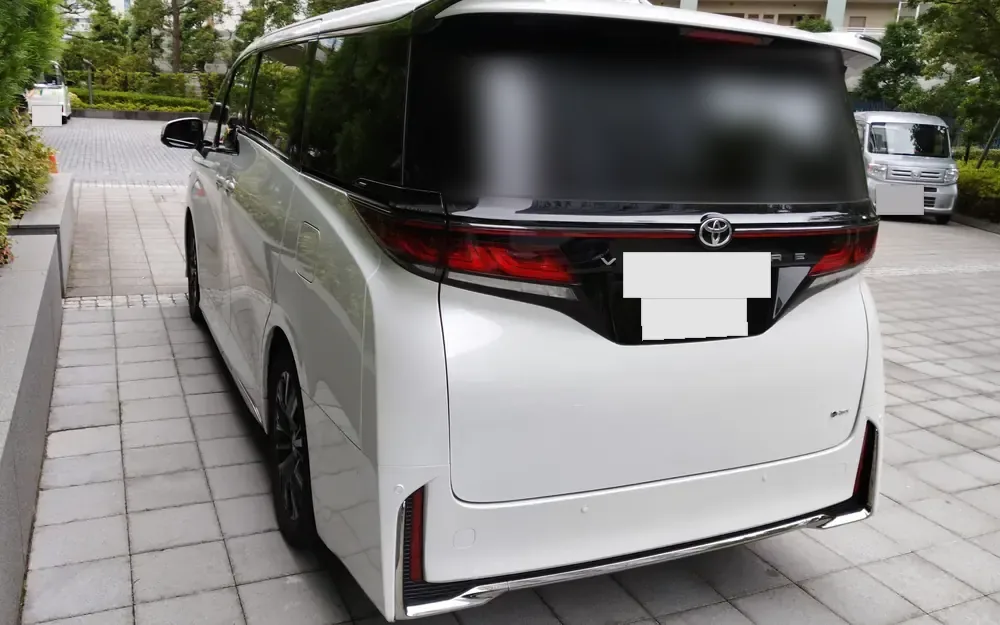 ヴェルファイアの実車。お預かりしていた車。大きい車ほど、同じ大きさの代車は数が限られます