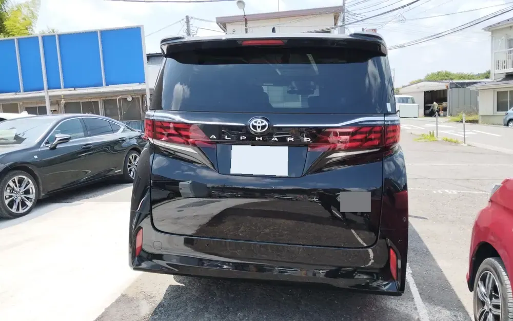 アルファードの実車。お預かりしたときの状態(後ろから)