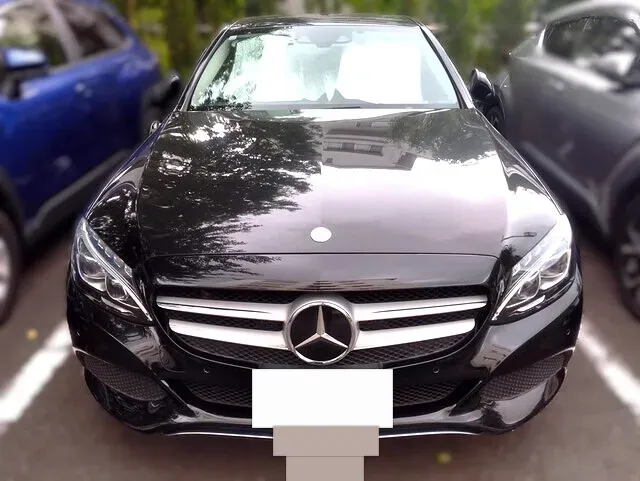 ベンツCクラス（W205）のアルミドアとリアフェンダーを板金で再生した事例